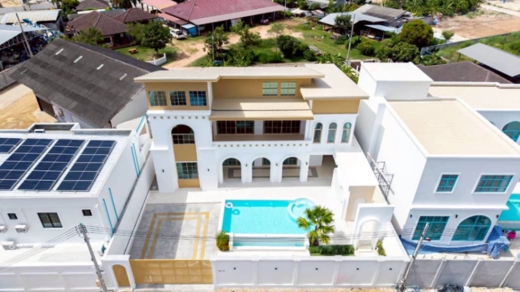 Brown empire Villa บริเวณภายนอก ชลบุรี, พัทยาเหนือ รูปที่ 4