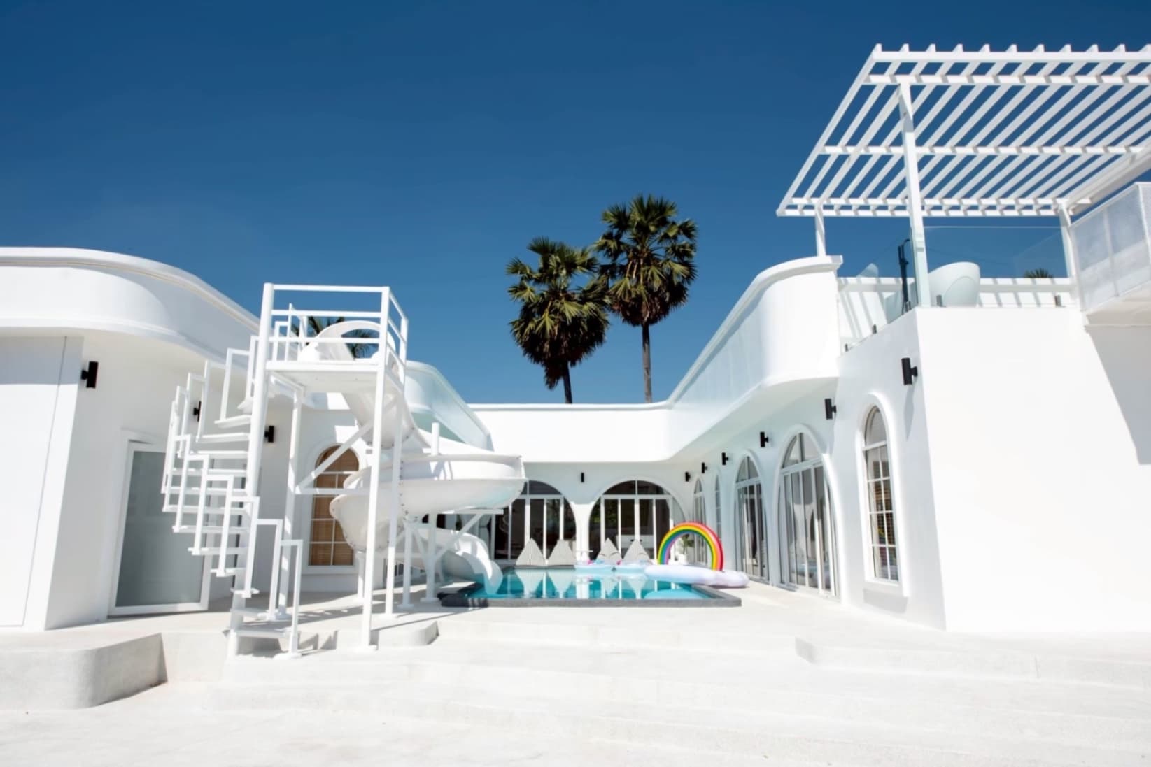 White romance villa exterior in Chon Buri, Huay Yai, photo 14