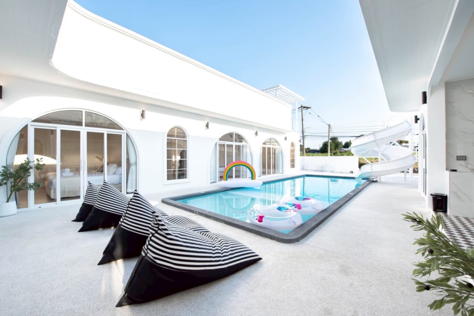 White romance villa exterior in Chon Buri, Huay Yai, photo 7