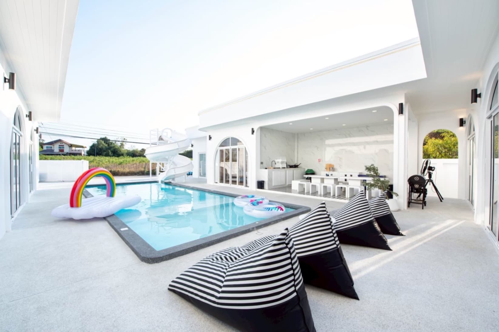 White romance villa exterior in Chon Buri, Huay Yai, photo 2