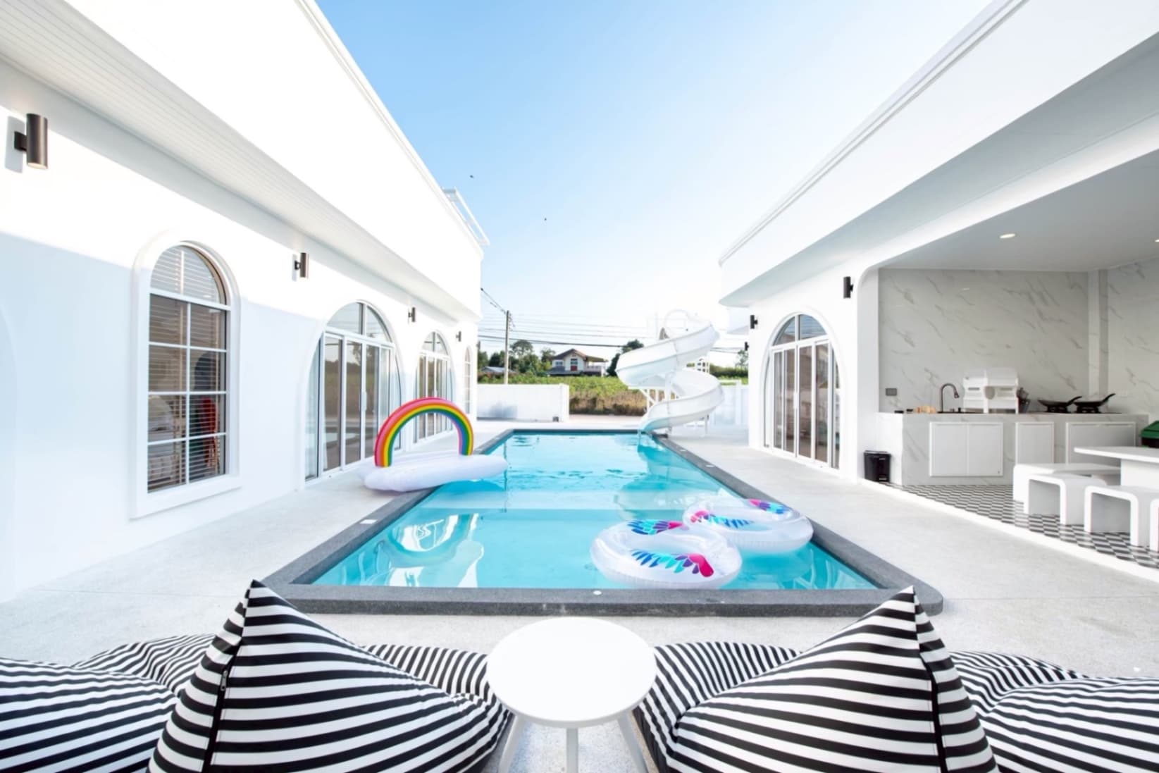 White romance villa exterior in Chon Buri, Huay Yai, photo 1