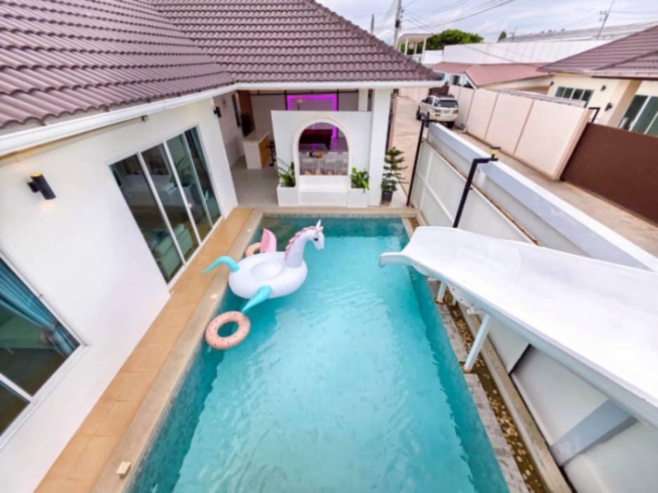The luxe wave pool villa exterior in Chon Buri, Huay Yai, photo 11
