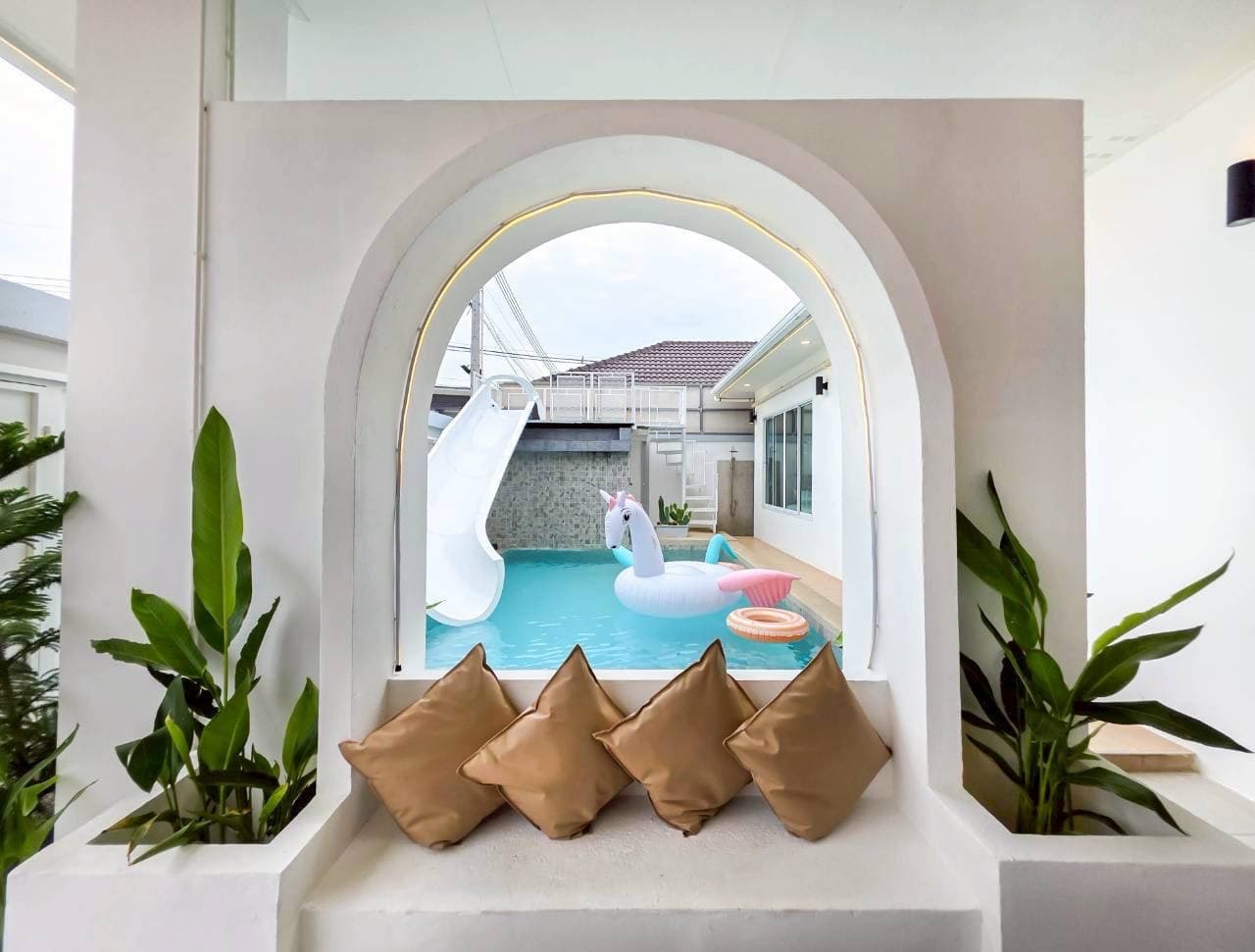 The luxe wave pool villa exterior in Chon Buri, Huay Yai, photo 17