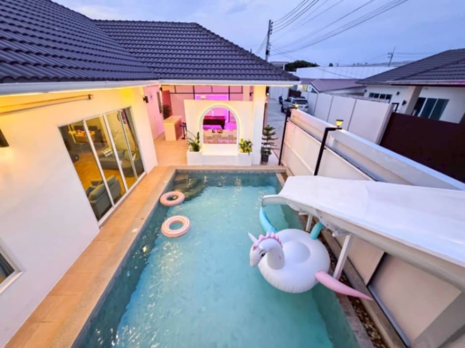 The luxe wave pool villa exterior in Chon Buri, Huay Yai, photo 1
