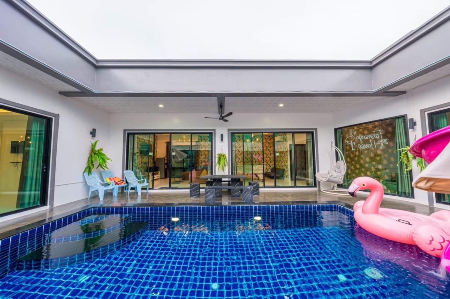 Flamingo pool villa exterior in Chon Buri, Jomtien, photo 1