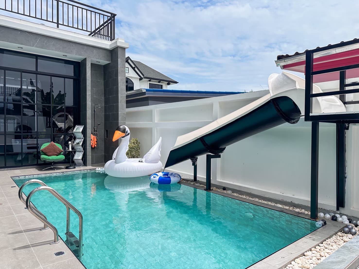 Castle pool villa exterior in Chon Buri, Huay Yai, photo 4