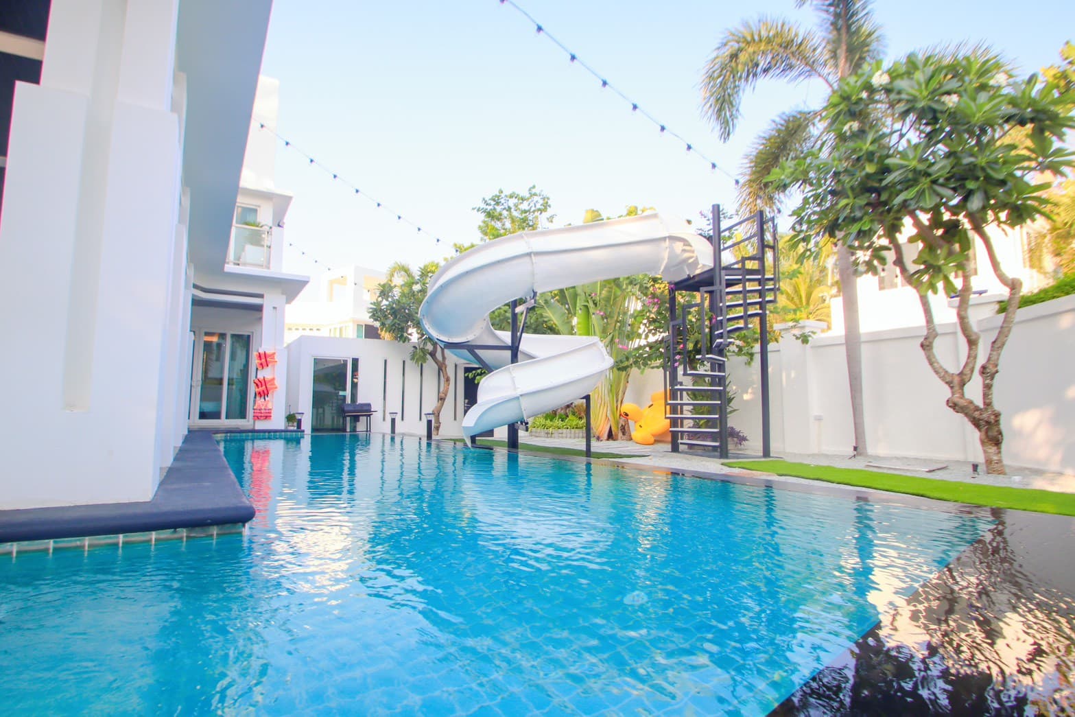 Ongfong Oasis Pool Villa exterior in Chon Buri, Jomtien, photo 2