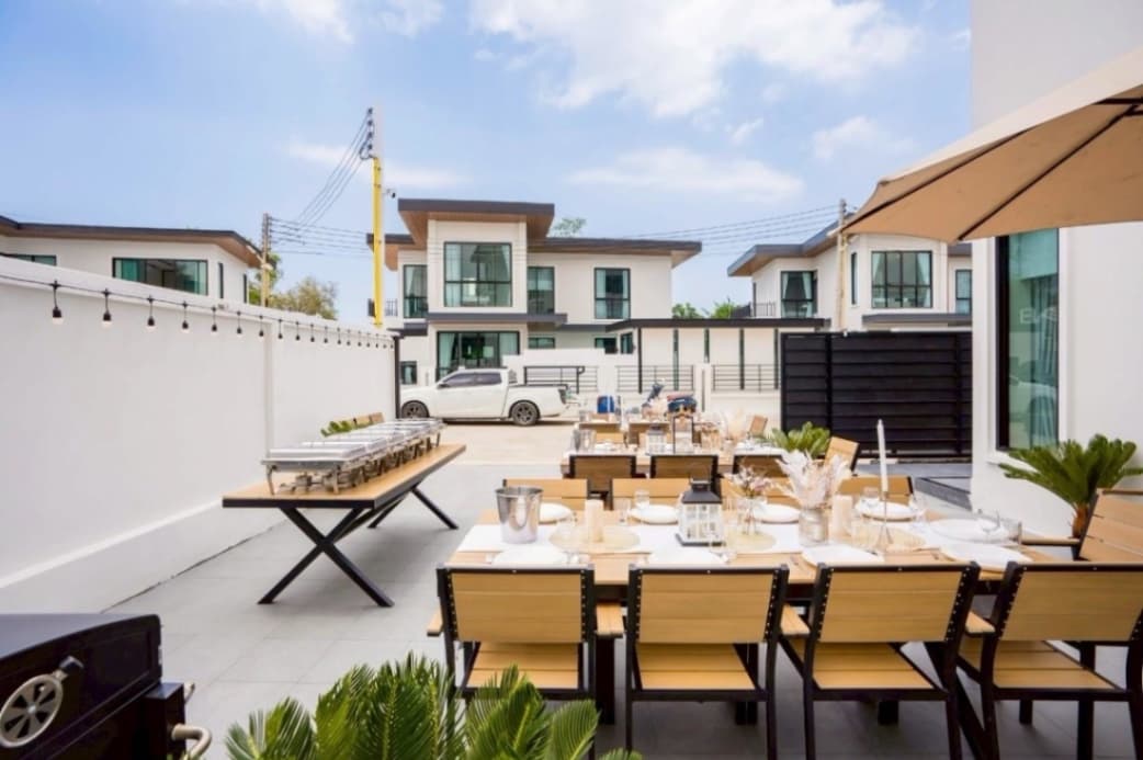 Emquartier Pool Villa exterior in Chon Buri, Huay Yai, photo 3