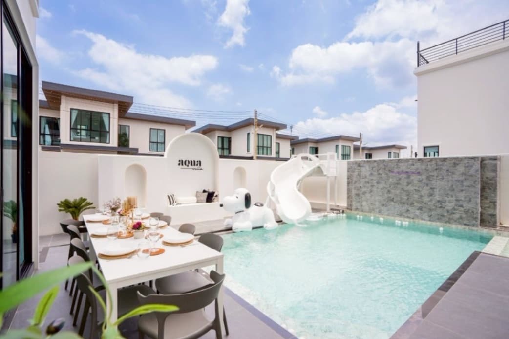Emquartier Pool Villa exterior in Chon Buri, Huay Yai, photo 4