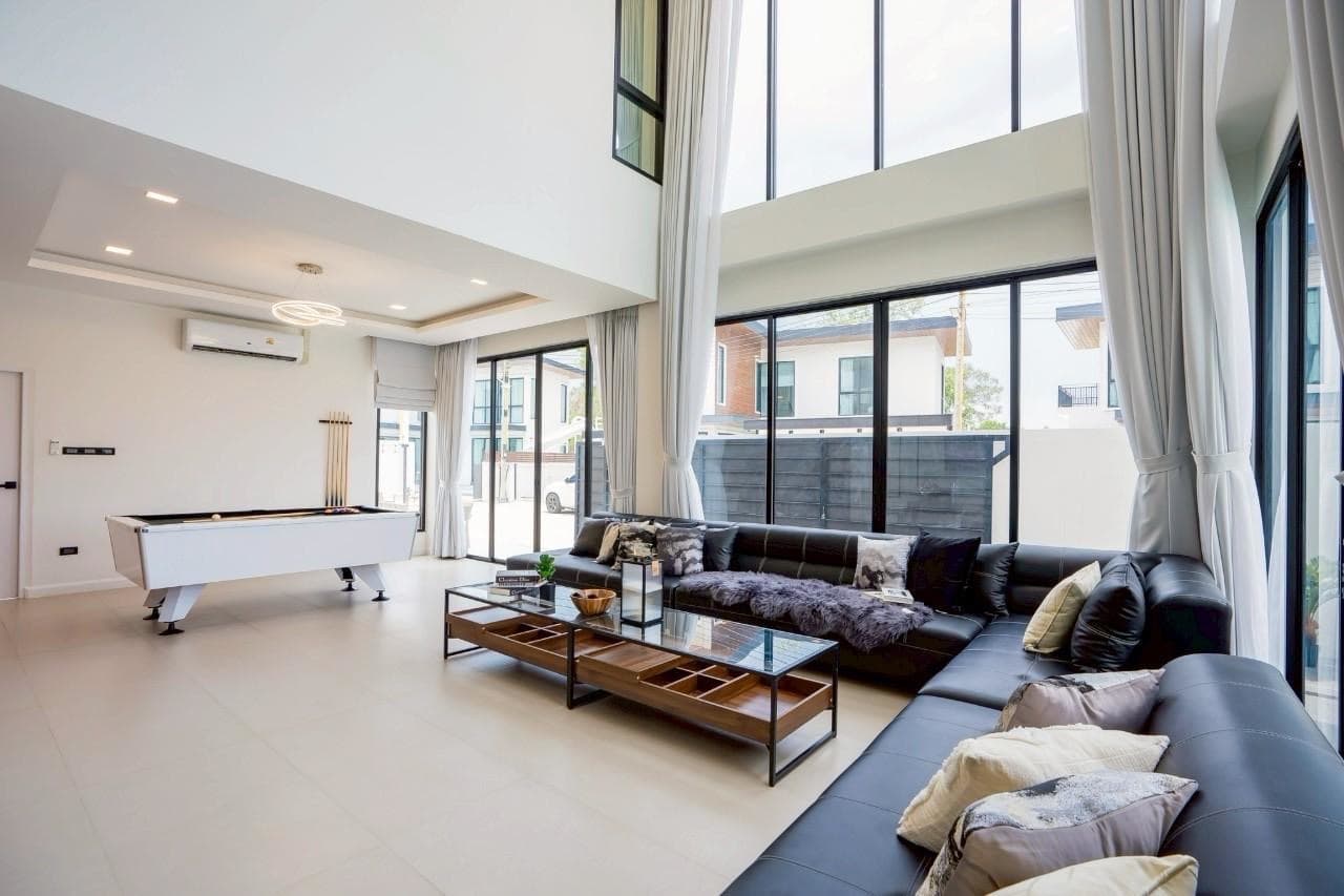 Emquartier Pool Villa exterior in Chon Buri, Huay Yai, photo 11