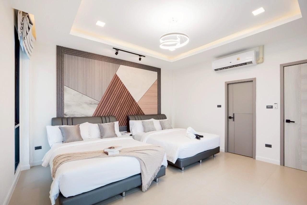 Emquartier Pool Villa exterior in Chon Buri, Huay Yai, photo 17
