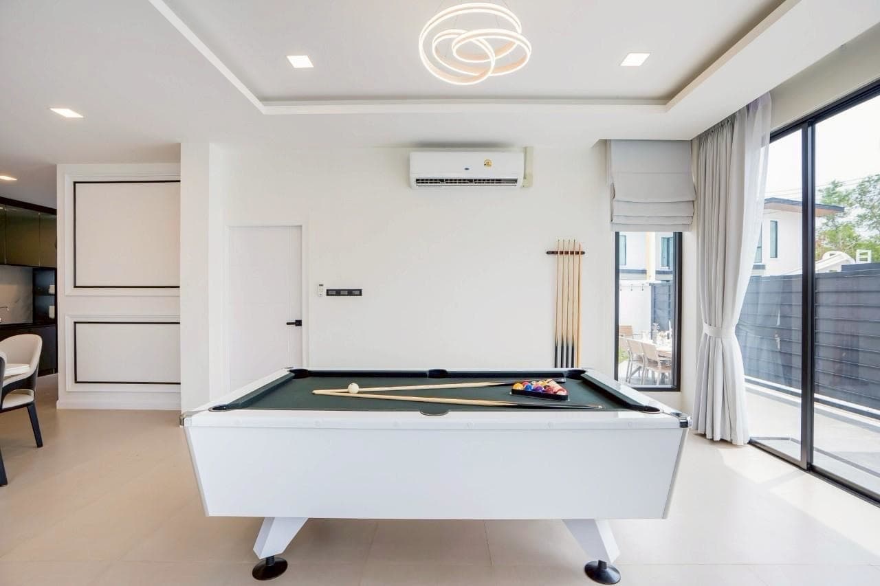 Emquartier Pool Villa exterior in Chon Buri, Huay Yai, photo 19
