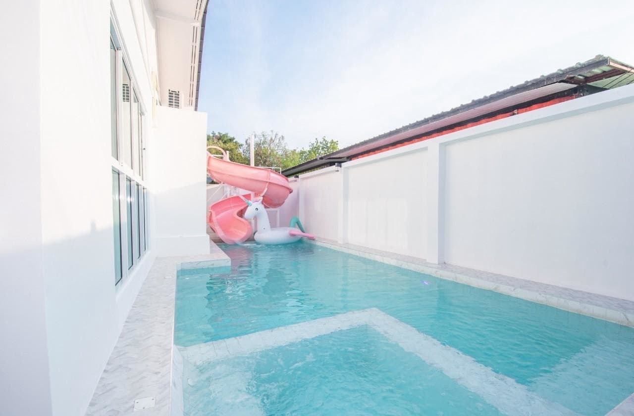 Mermaid pool villa exterior in Chon Buri, Jomtien, photo 2